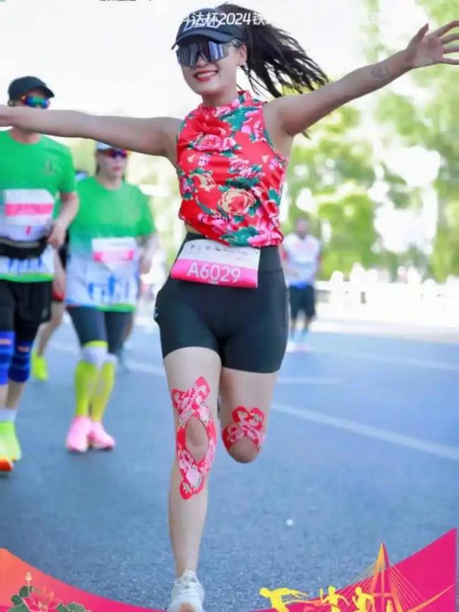 男生穿裙子跑步夺冠该不该被包容 体育精神与个性抒发的碰撞