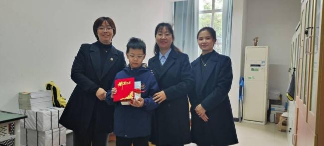 10岁男孩发现《清明上河图》版本乌龙 小学生纠错教材