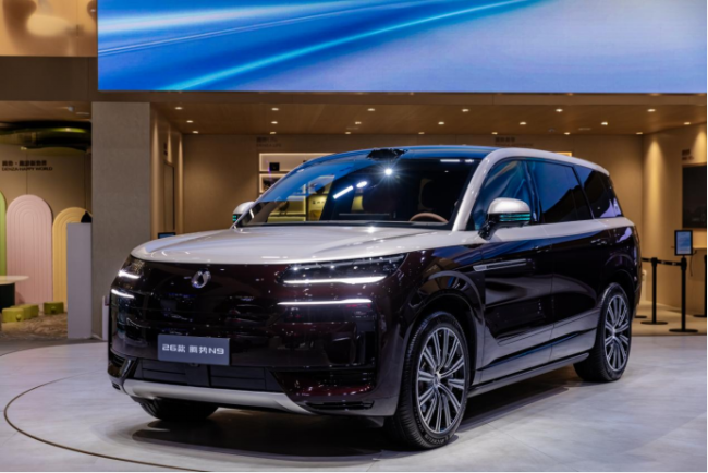 TVB演员组团亮相广州车展 黄翠如助阵腾势展台