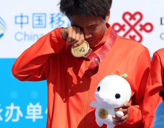 重温全运会泪目瞬间 赛场内外的温情与励志