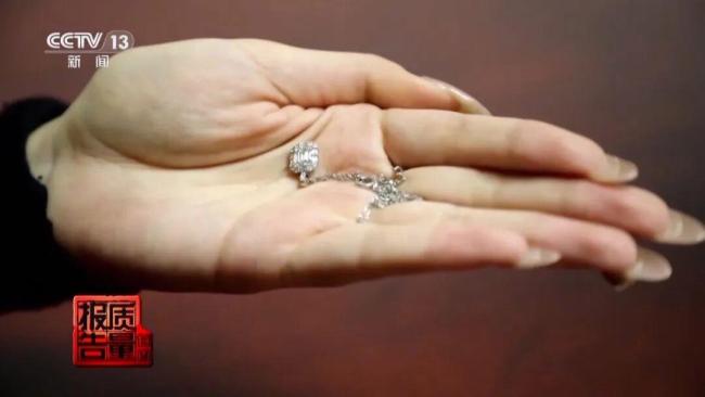 低价合金饰品致癌物超标9000多倍 镍镉超标引皮炎