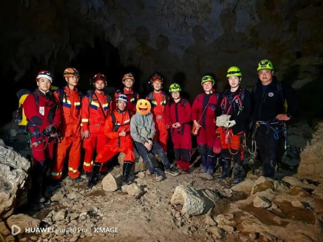独自进洞穴失联男子靠喝地下水生存