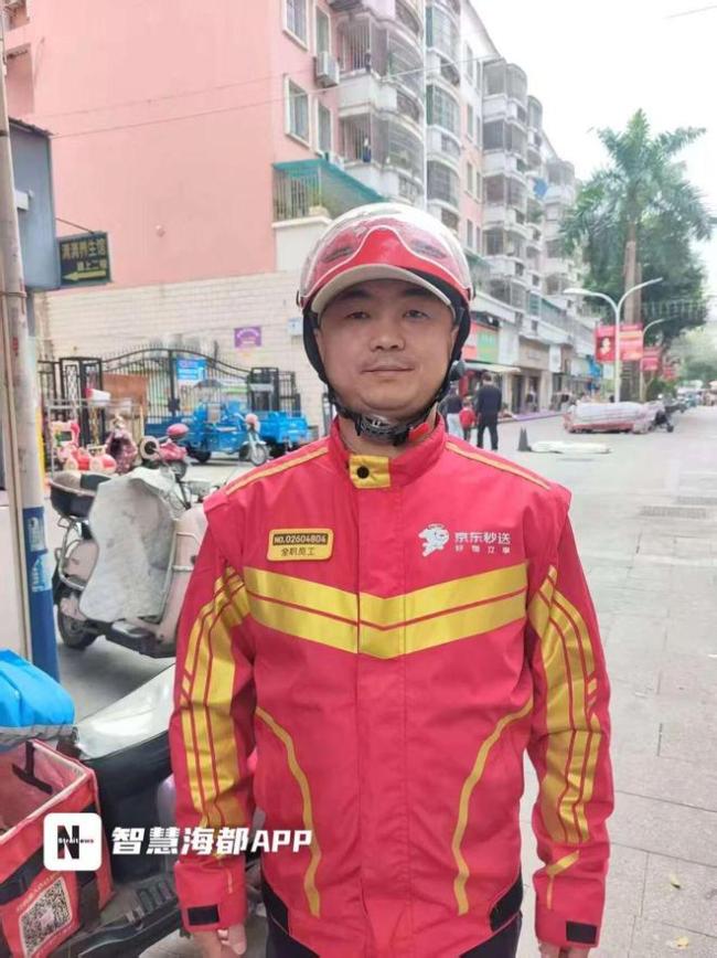 福州外卖员三进火场救险 英勇行为获赞