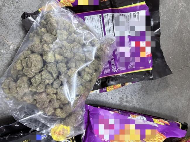零食中藏8783克大麻进境被查 机场海关严打毒品走私