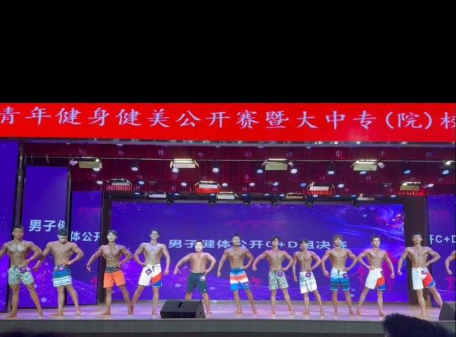 健美比賽混入一個(gè)“小胖子” 勇氣可嘉引熱議