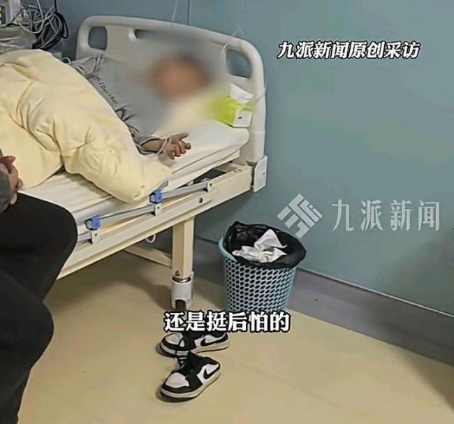 小學(xué)生午休回家喝酒喝到東倒西歪 家長需重視未成年飲酒問題