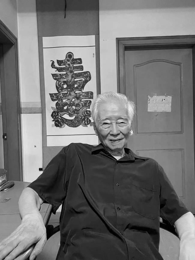 首个报道南京大屠杀的记者王火去世