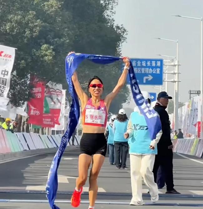 “最快女护士”复出参赛后感谢领导 刷新个人最佳成绩