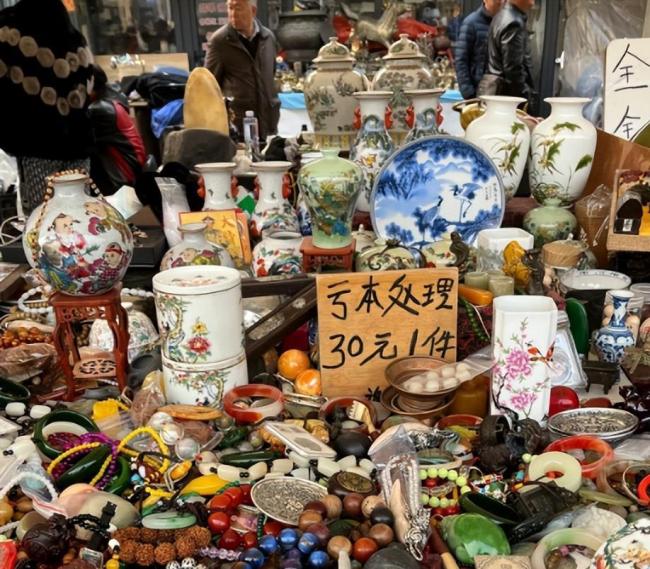 大量日本游客涌入北京，打着旅游幌子不去旅游不吃美食，为啥来？