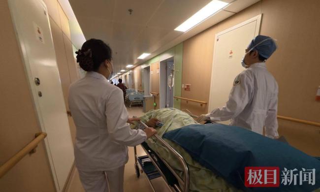 65岁母亲捐肾救子 母爱创造生命奇迹