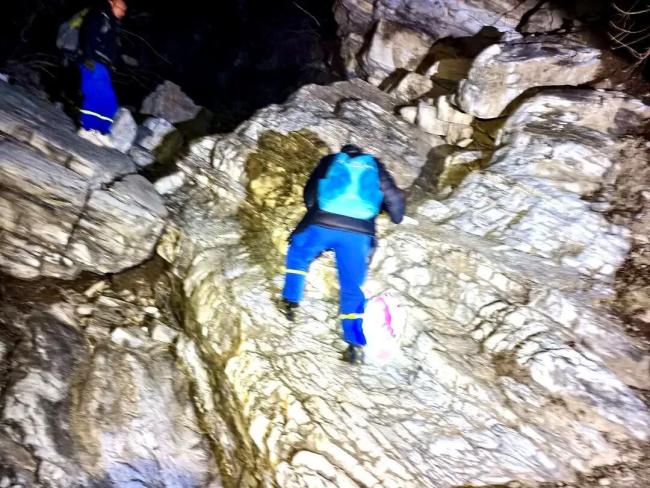 男子野外脫困后不回復(fù)救援隊(duì)員消息 寒夜徒增搜救難度