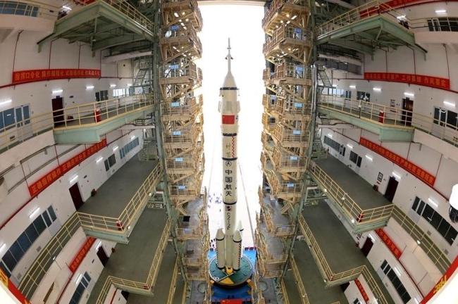 神舟二十二号穿日太壮观 月底发射物资补给