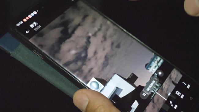 專家辟謠貴陽(yáng)上空現(xiàn)UFO：丁達(dá)爾效應(yīng) 探照燈引發(fā)奇幻景象