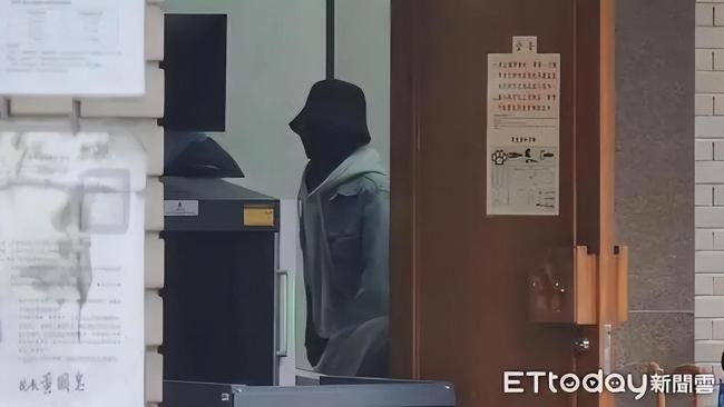 李威妻子称目睹死者受虐全程 自责未伸出援手