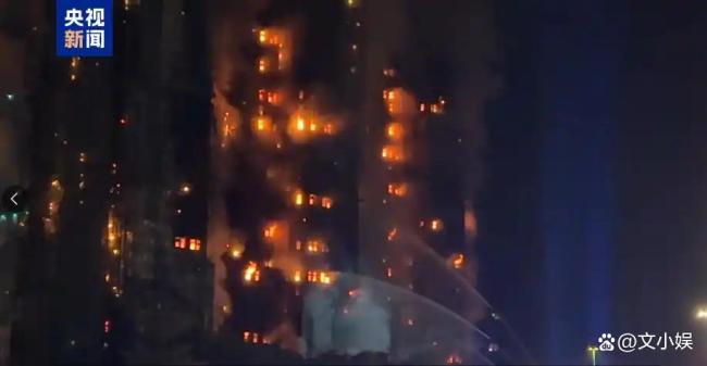 众星发文为香港火灾受灾民众祈福：保佑所有人平安