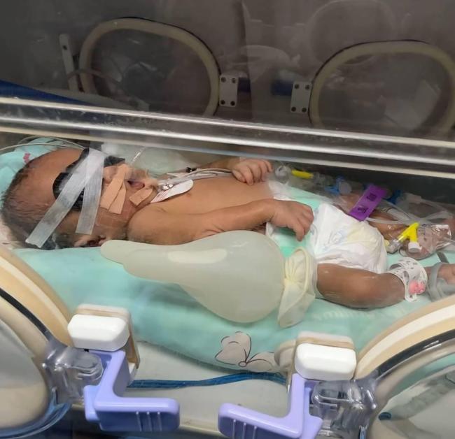 江西早产男婴出保温箱后离世 家属质疑抢救透明度