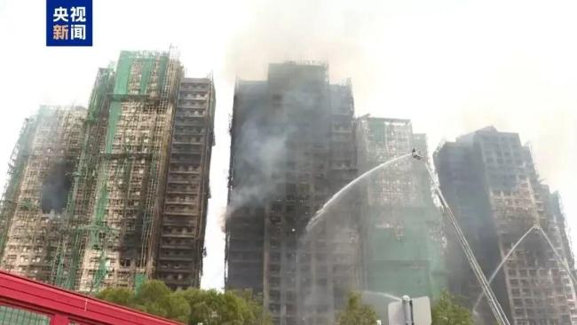 香港火災致94人遇難 李家超：望內(nèi)地協(xié)助 全力救援與善后