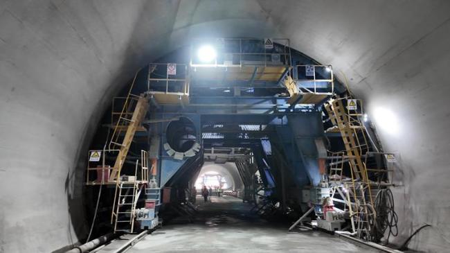108新线高速首条隧道贯通 项目取得重大突破