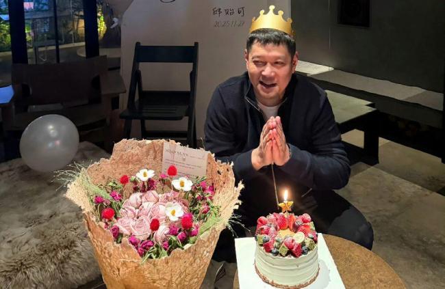 国乒两大宇宙冠军给恩师庆生：邱贻可许诺，晒男儿与孙颖莎合照