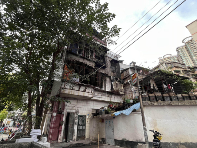 廣州一民居起火 兩名小伙見義勇為 教科書式處置獲贊