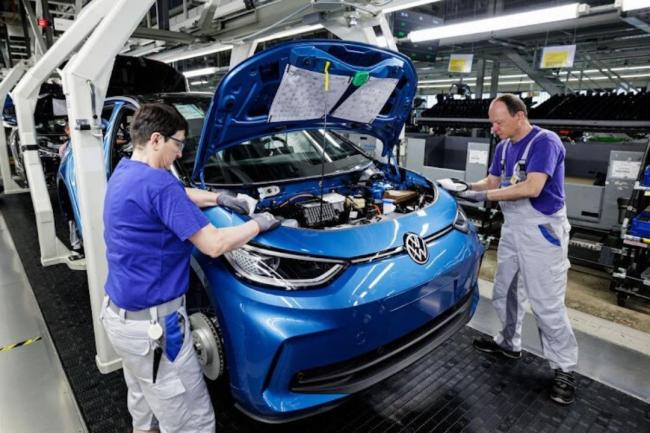 普京亲自带货中国电动汽车 欧洲汽车工业的警世恒言