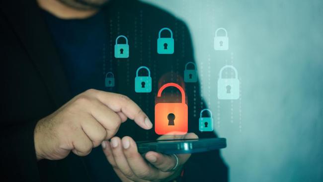 女子被造黃謠失業(yè)離婚僅獲道歉？遭遇黃謠別學(xué)她熬三年！律師教你72小時取證鐵律