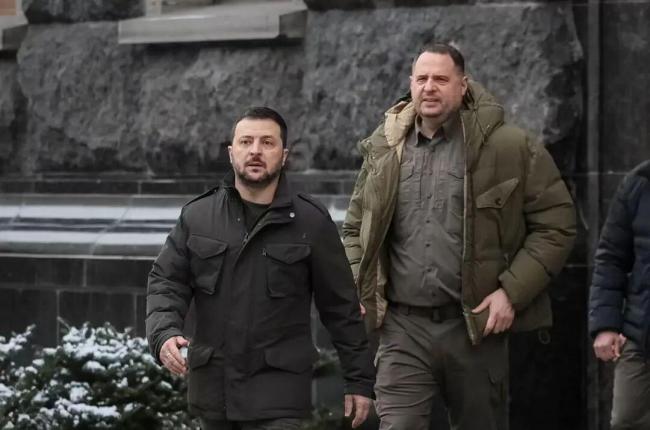 泽连斯基助手辞职后称要“奔赴前线” 情绪激动表决心