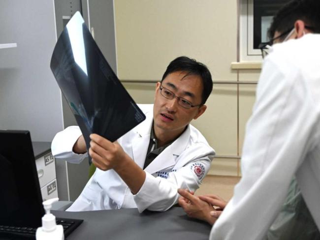 北京今日天气晴好,最高气温14℃,适宜户外活动 无尾号限行