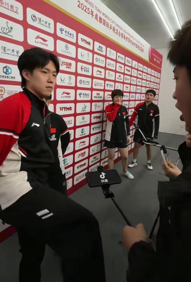 曹巍沉浸式采访王楚钦 紧张与幽默并存