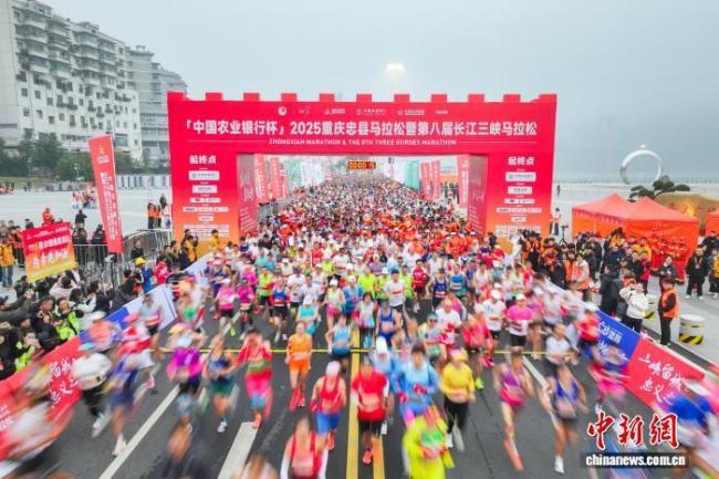 6000名选手畅跑长江三峡马拉松 丈量三峡之美