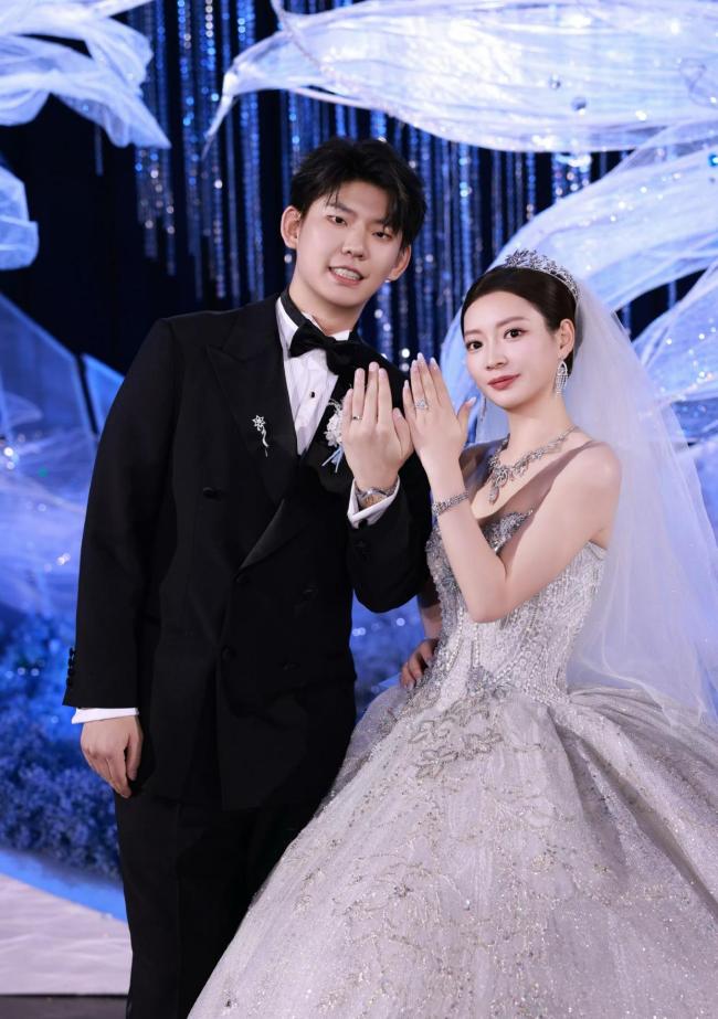 黄雅琼晒与刘雨辰婚礼现场照 顶流嘉宾引爆全网