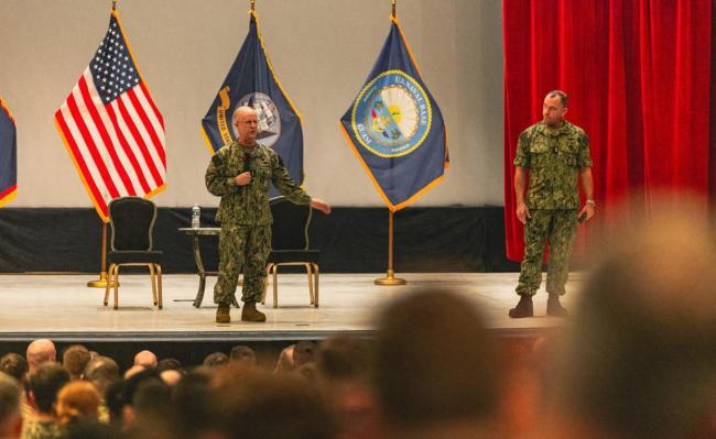 美海军部长称美海军面临战败风险 备战紧迫感升级