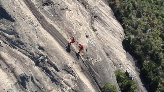 福建男子從懸崖墜落被一棵樹救下 生死瞬間的奇跡
