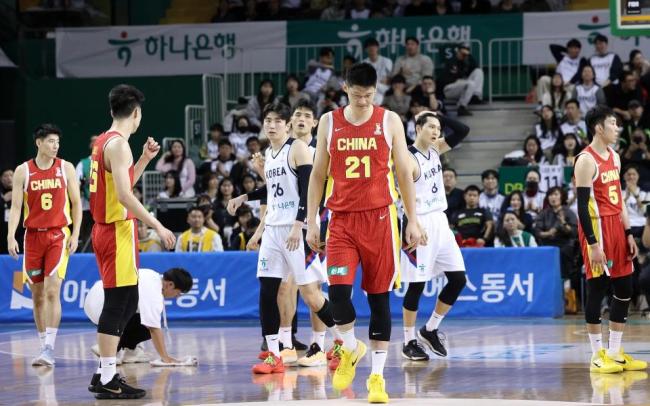 说什么了？中国男篮赛后在更衣室开会近2小时 双败韩国引反思