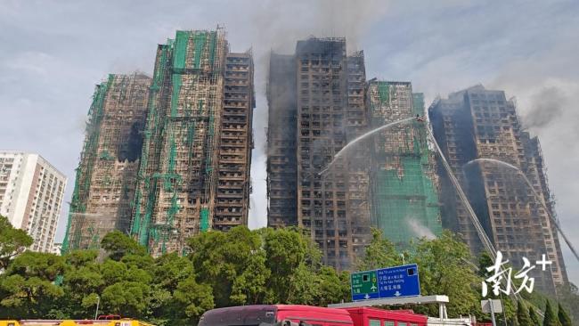 香港宏福苑用了2300卷不阻燃网