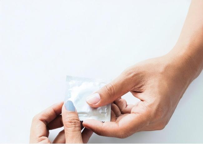 大三男生网络交友3个月感染艾滋病 年轻人群需警惕