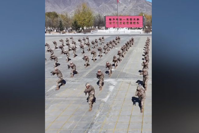 武警新兵团刺杀会操杀声震天