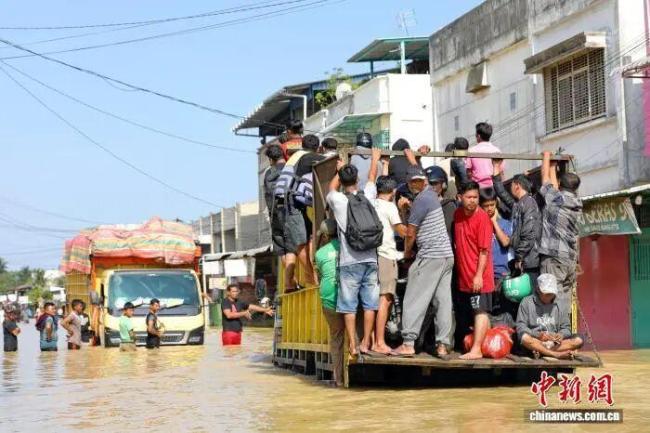 印尼洪災(zāi)442人遇難402人失蹤 小鎮(zhèn)成“孤島”