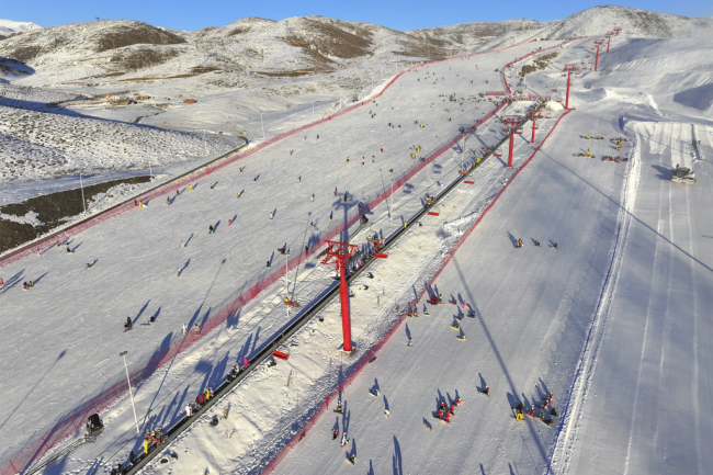 吉林新疆开启“雪假” 冰雪乐趣点燃冬日热情