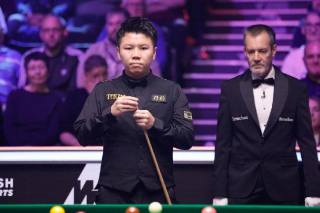 周跃龙戏剧化击败奥沙利文,晋级英锦赛16强,关键时刻顶住了