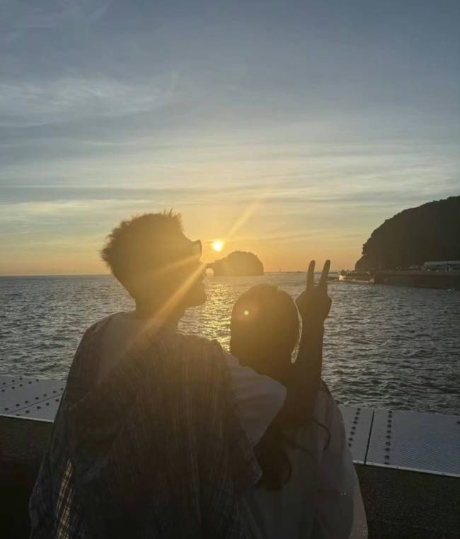 李嘉格新男友才26岁 甜蜜恋情引爆热搜