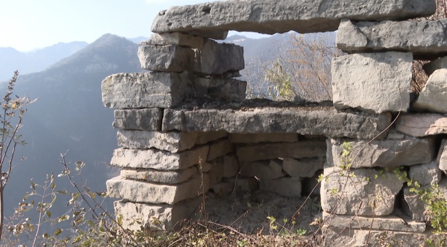 山西考古新发现！探访悬崖峭壁上的明代古寨遗址