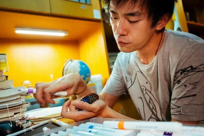 易烊千玺因身体原因终止进组安排 高强度行程致健康受损