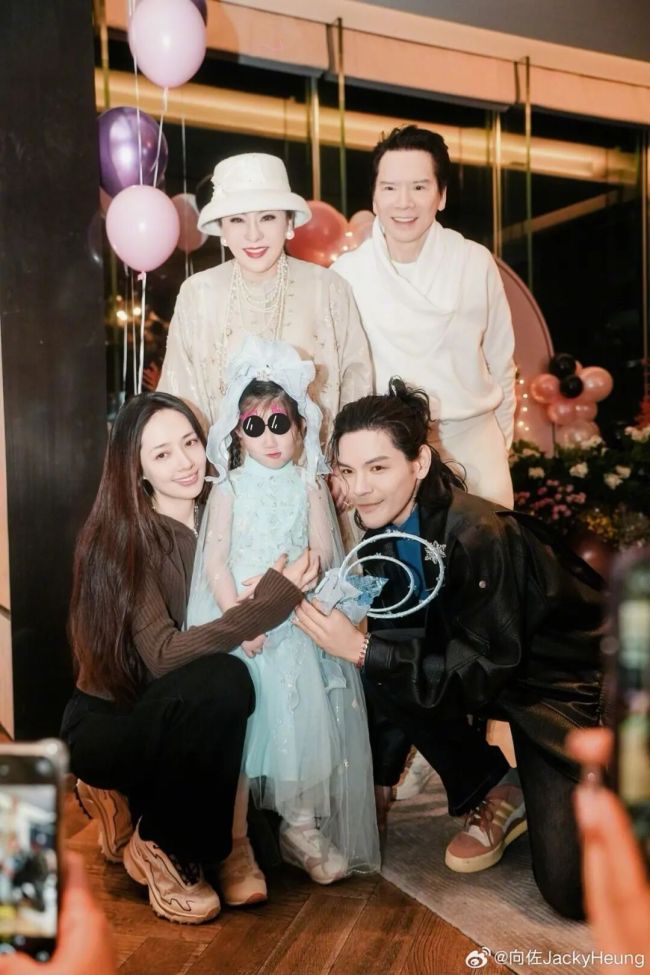 向佐甜蜜透露向郭碧婷求婚的细节 最怕被拒绝