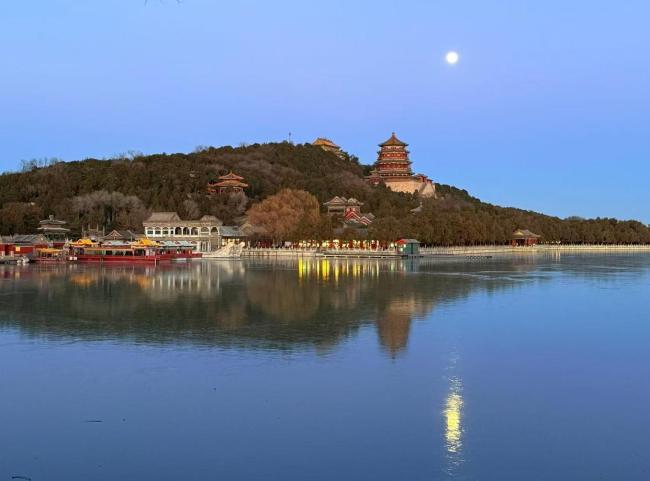 抬头看!北京“超级月亮”已上线 摄影师们共赏月色