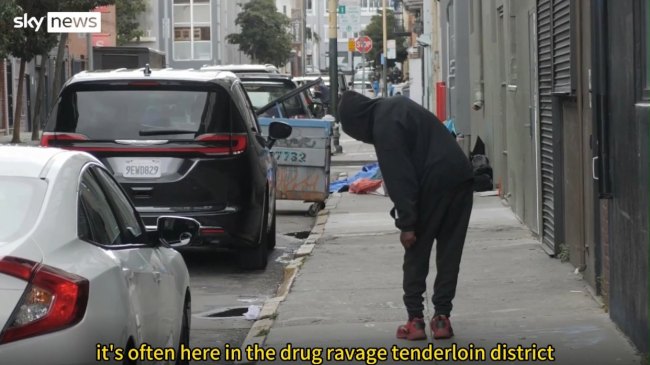 現(xiàn)場:美國街頭驚現(xiàn)“教學(xué)式”吸毒,頭皮發(fā)麻!