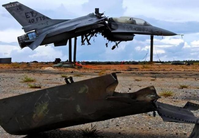 美军一F16战机坠毁 特技飞行队训练事故