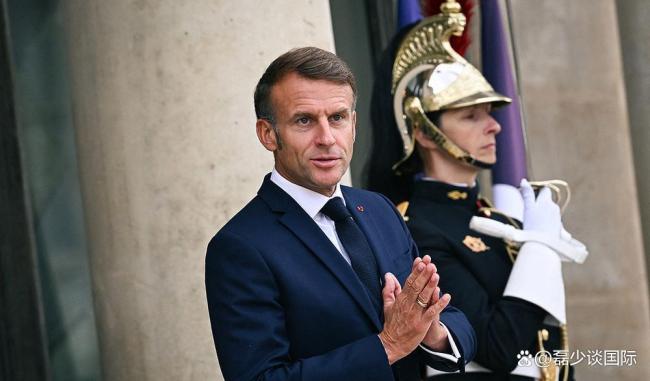 马克龙奔向人群与中国民众互动 深化中法战略合作