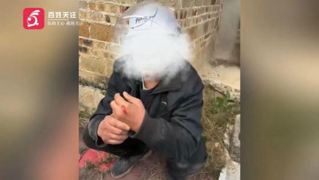 男子進村毒狗被抓獲:用鴨皮裹毒餌,村民合力擒賊