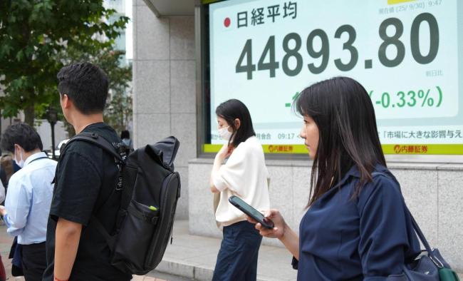 高市接连闯祸!资本狂抛日元资产,日经大跌1000点,人民币要逆势生长